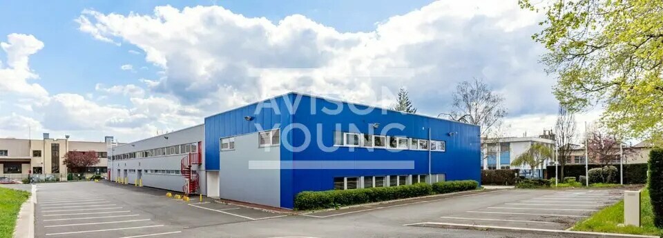 Light Industrial in Bezons to rent - Building Photo - Image 2 of 2