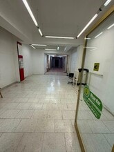 Retail in Barcelona, Barcelona to rent Interior Photo- Image 2 of 11