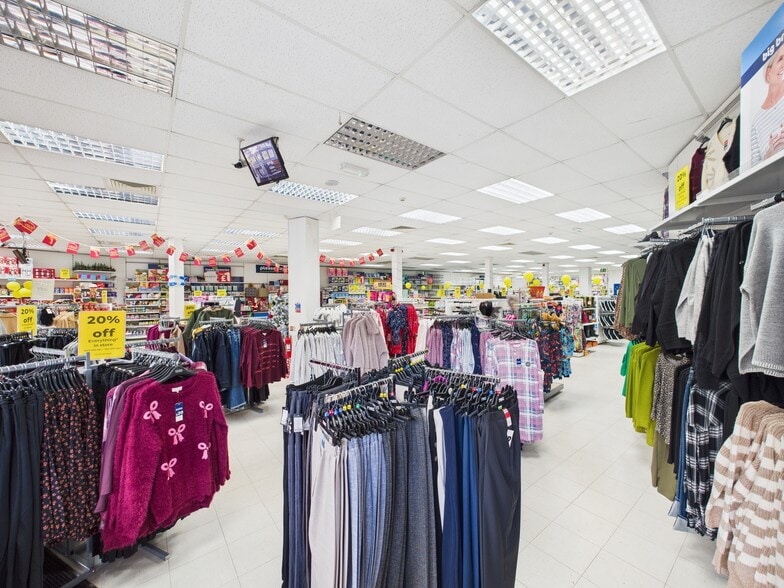 8 High St, Stewarton to rent - Building Photo - Image 3 of 7