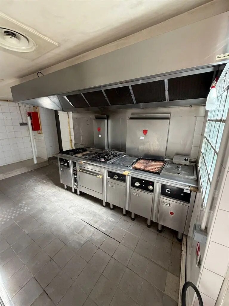 Retail in Paris to rent Building Photo- Image 1 of 7