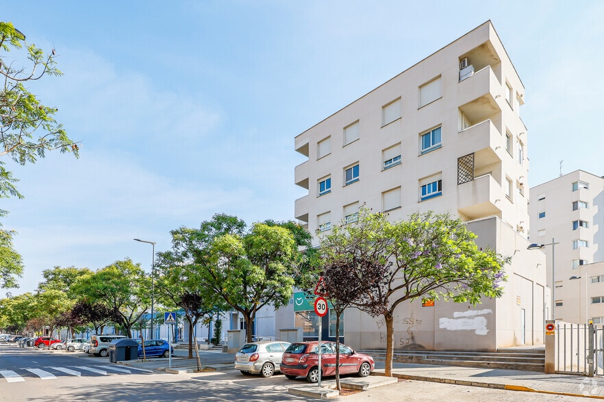 Retail in Paterna, Valencia to rent - Building Photo - Image 2 of 2