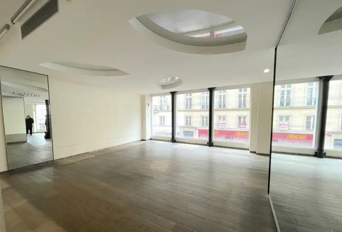 Retail in Paris to rent Building Photo- Image 1 of 2