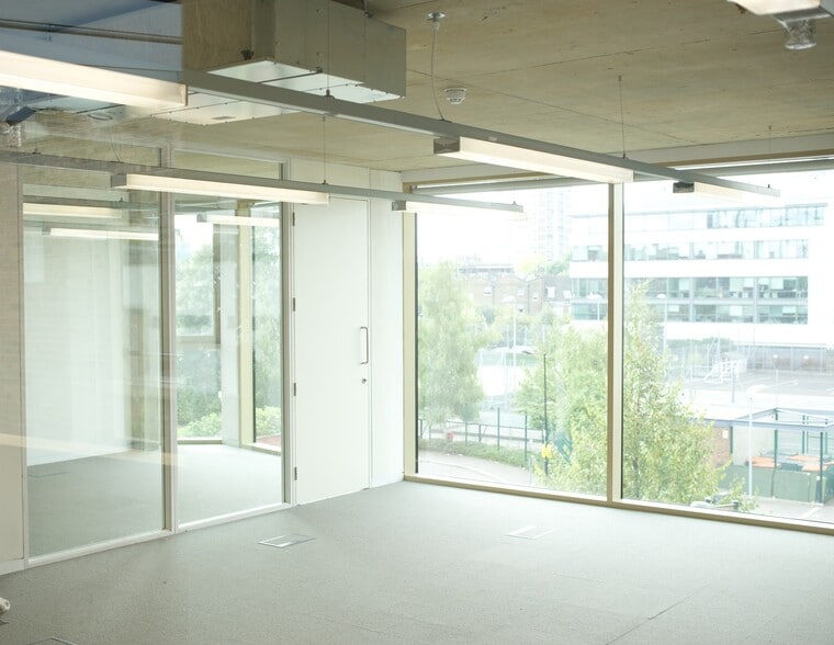 17 Oval Way, London to rent - Interior Photo - Image 2 of 4