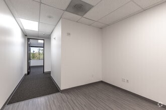 1349 Empire Central Dr, Dallas, TX to rent Interior Photo- Image 2 of 2