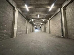 Light Industrial in Garges-lès-Gonesse to rent Interior Photo- Image 2 of 2