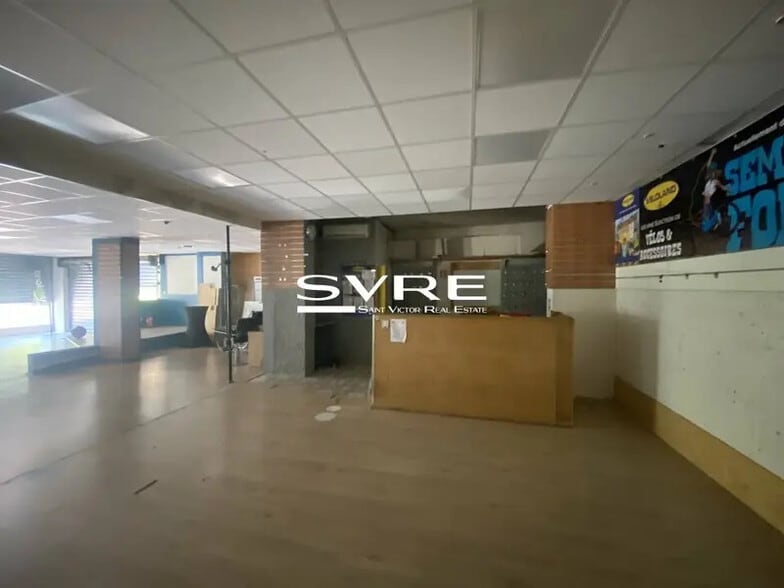 Retail in Marseille to rent - Building Photo - Image 3 of 11