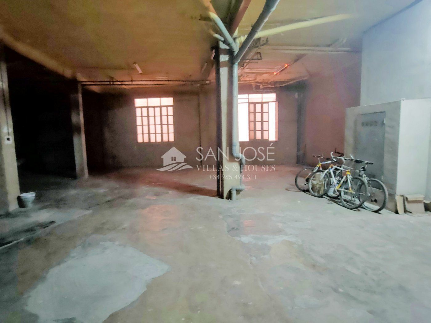 Retail in Aspe, Alicante to rent Building Photo- Image 1 of 9