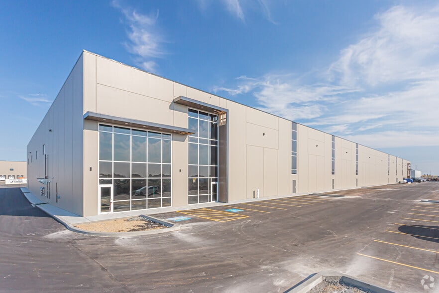 1075 36 Av, Nisku, AB to rent - Primary Photo - Image 1 of 5