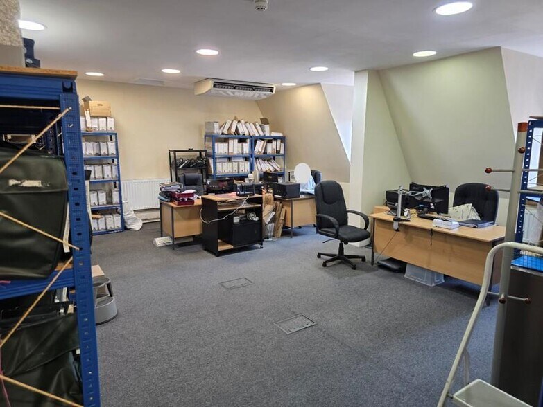 Ground Floor Office, G1, 15, The Broadway, Woodford Green to rent - Building Photo - Image 3 of 20