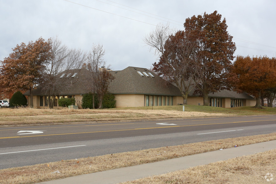 2300-2310 SW 89th St, Oklahoma City, OK for rent - Primary Photo - Image 1 of 18