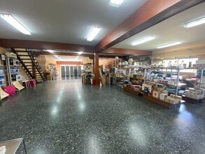 Retail in La Roca del Vallès, Barcelona to rent Interior Photo- Image 2 of 3