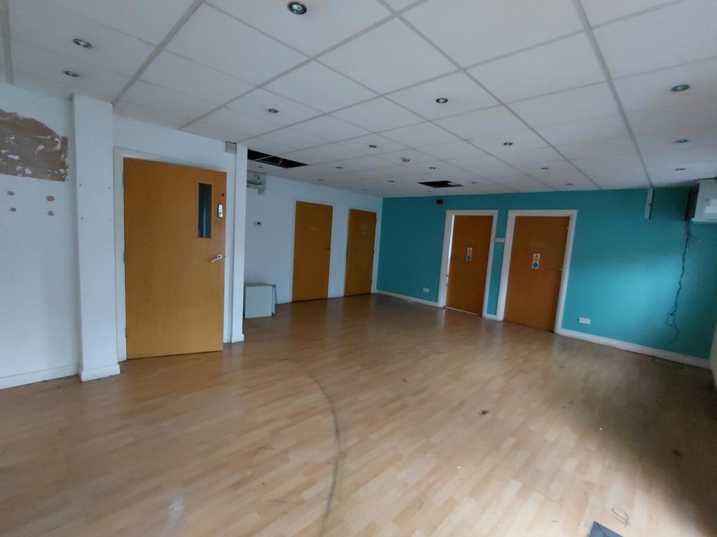 Bolding Way, Haywards Heath to rent Interior Photo- Image 1 of 2