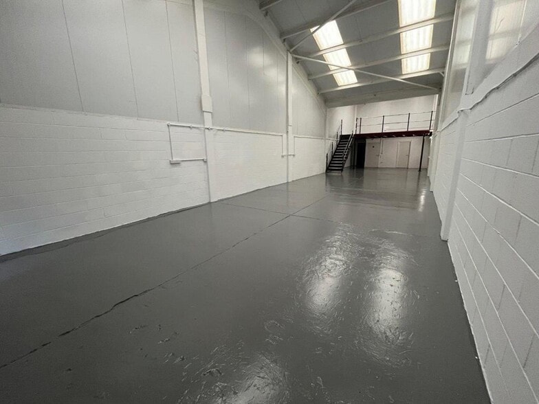 Moorside, Colchester to rent - Building Photo - Image 2 of 46