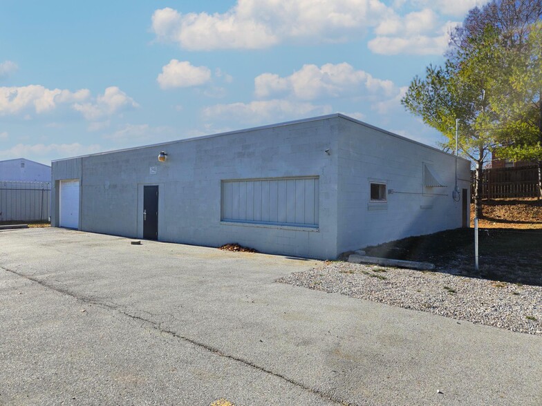 3940 Dixon St, Des Moines, IA for sale - Building Photo - Image 2 of 5