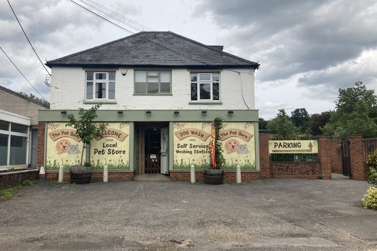 Blounts Court Rd, Henley On Thames for sale - Building Photo - Image 1 of 1