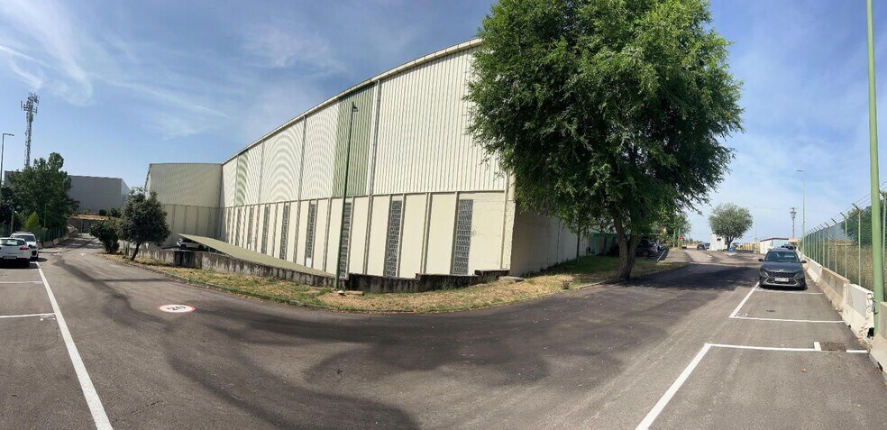 Industrial in San Agustín del Guadalix, Madrid to rent - Building Photo - Image 3 of 11