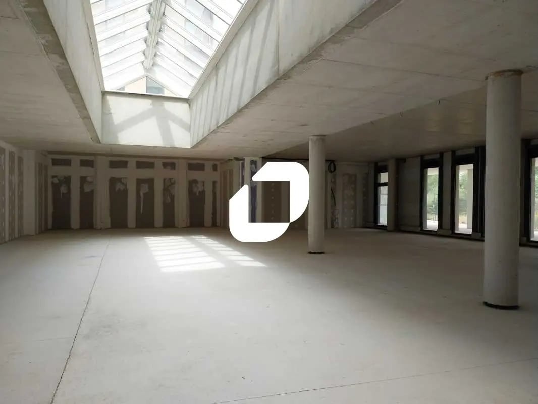 Office in Mauguio to rent Building Photo- Image 1 of 10