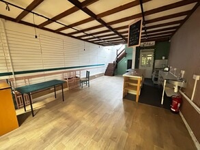 Oxford St, Swansea to rent Interior Photo- Image 1 of 4