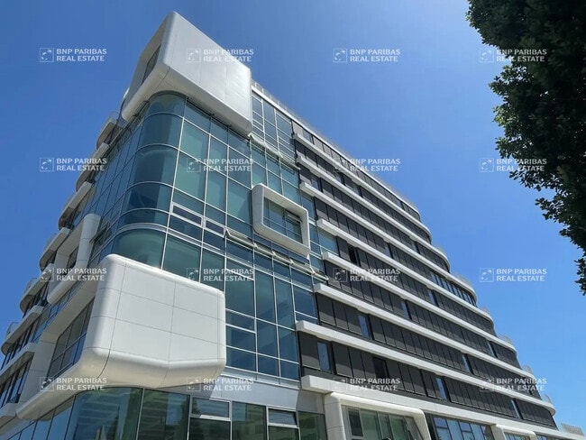 Location Bureaux 914 m²
