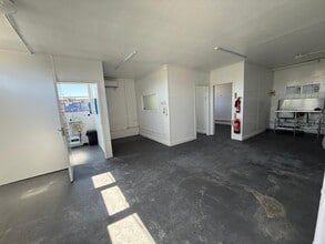College Rd N, Aylesbury to rent Interior Photo- Image 1 of 6