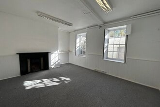 17 Southernhay W, Exeter to rent Interior Photo- Image 1 of 2