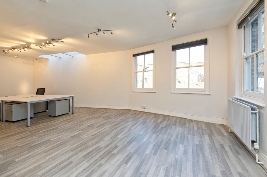 136-136B Lancaster Rd, London to rent - Building Photo - Image 2 of 6