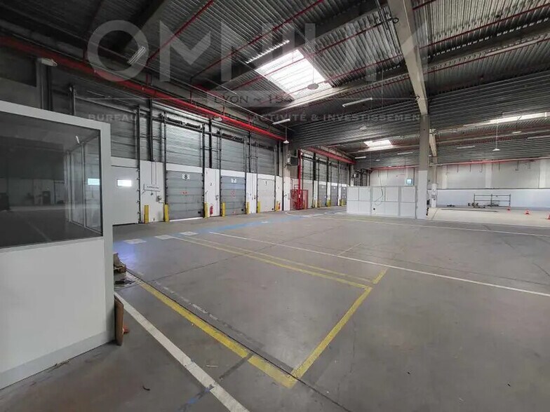 Industrial in Vénissieux to rent - Building Photo - Image 3 of 12