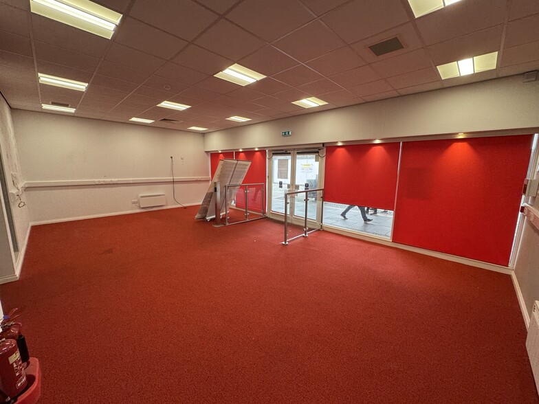 44 King St, Kilmarnock to rent - Building Photo - Image 2 of 12