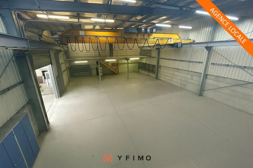 Light Industrial in Bouafle for sale - Interior Photo - Image 1 of 7