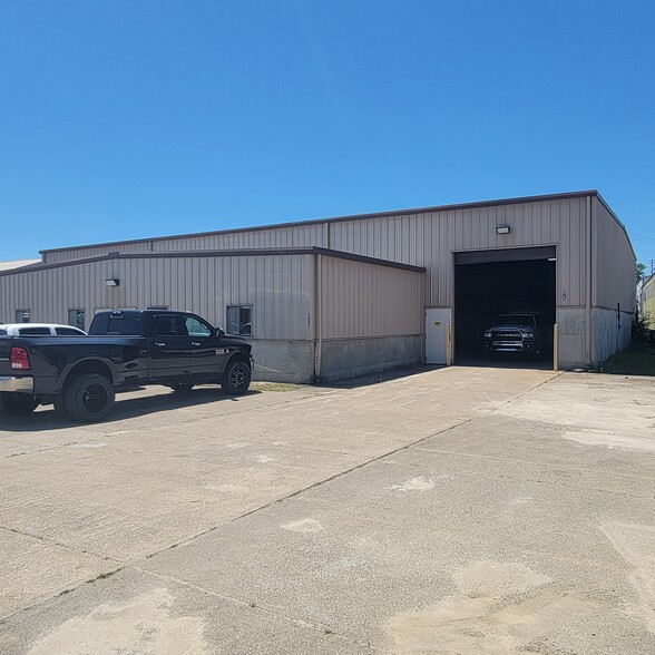 5661 Commercial Dr, Burlington, KY for sale - Building Photo - Image 1 of 1