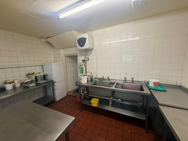 117 Raby Rd, Hartlepool for sale - Interior Photo - Image 2 of 2