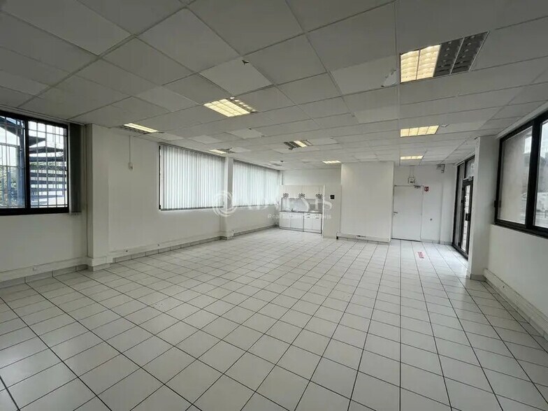 Office in Joinville-le-Pont to rent - Interior Photo - Image 2 of 5