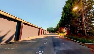 Light Industrial in Maurepas for sale Building Photo- Image 2 of 7