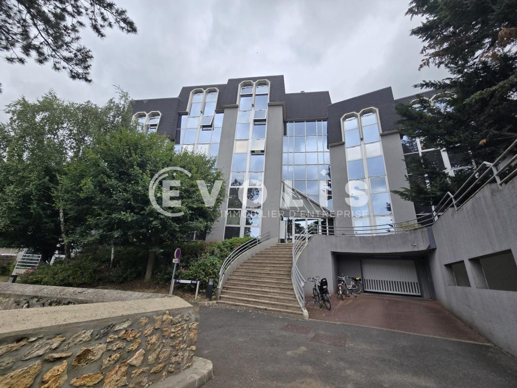Office in Orsay for sale Building Photo- Image 1 of 9