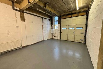 Eelmoor Rd, Farnborough to rent Interior Photo- Image 2 of 5