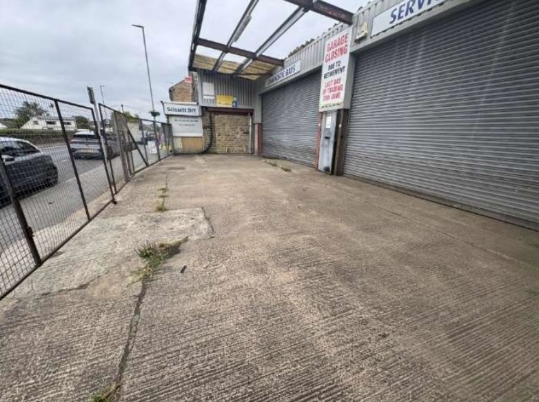143 Wakefield Rd, Huddersfield for sale - Building Photo - Image 2 of 2