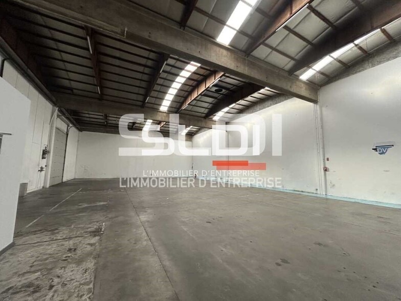 9 Rue Du Dauphiné, Saint-Priest to rent - Interior Photo - Image 2 of 19