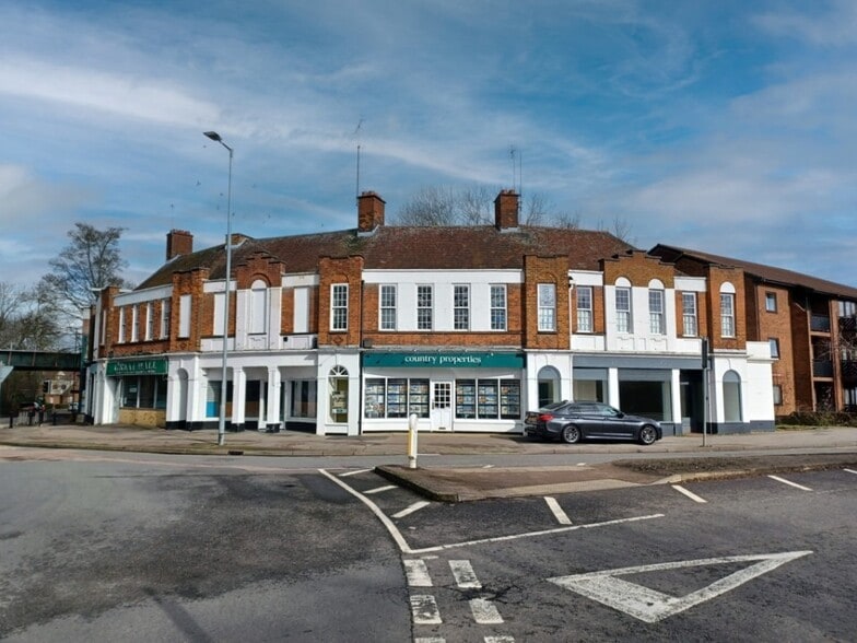 1-9 Howard Park Corner, Letchworth Garden City for sale - Building Photo - Image 1 of 4