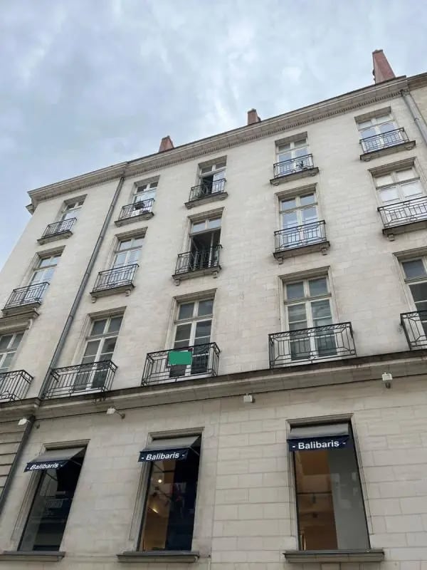 Location Bureaux 200 m² - Photo 1