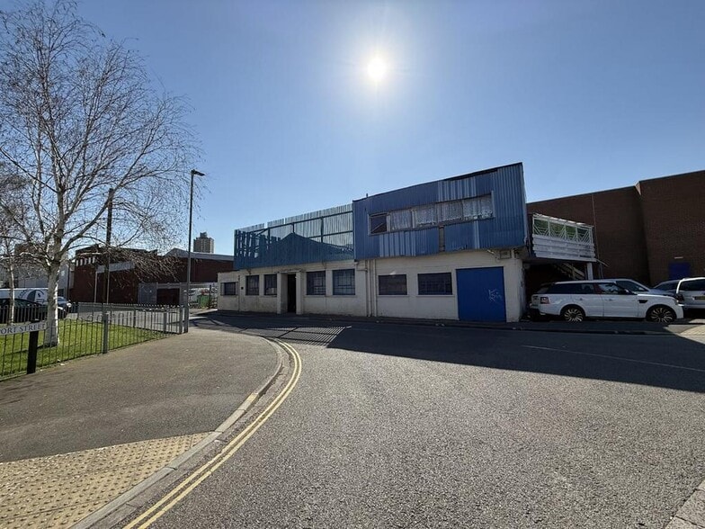 100 East Surrey St, Portsmouth to rent - Building Photo - Image 1 of 34