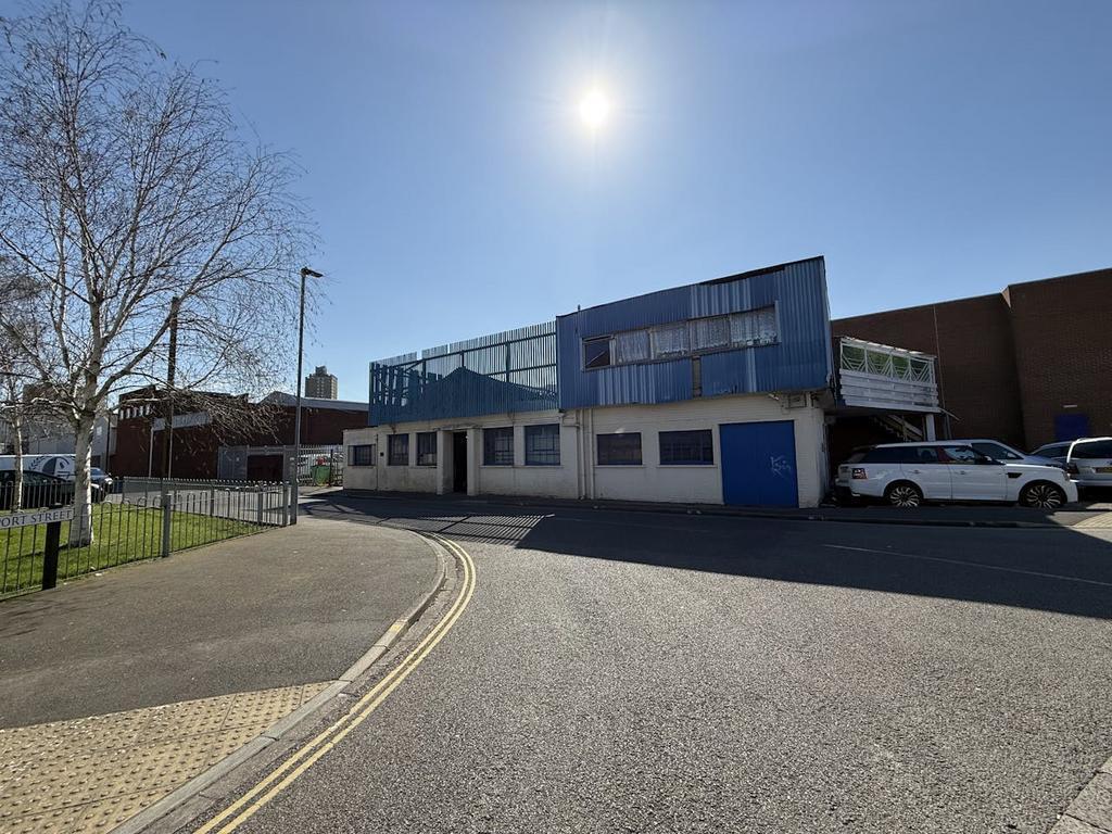 100 East Surrey St, Portsmouth to rent Building Photo- Image 1 of 35