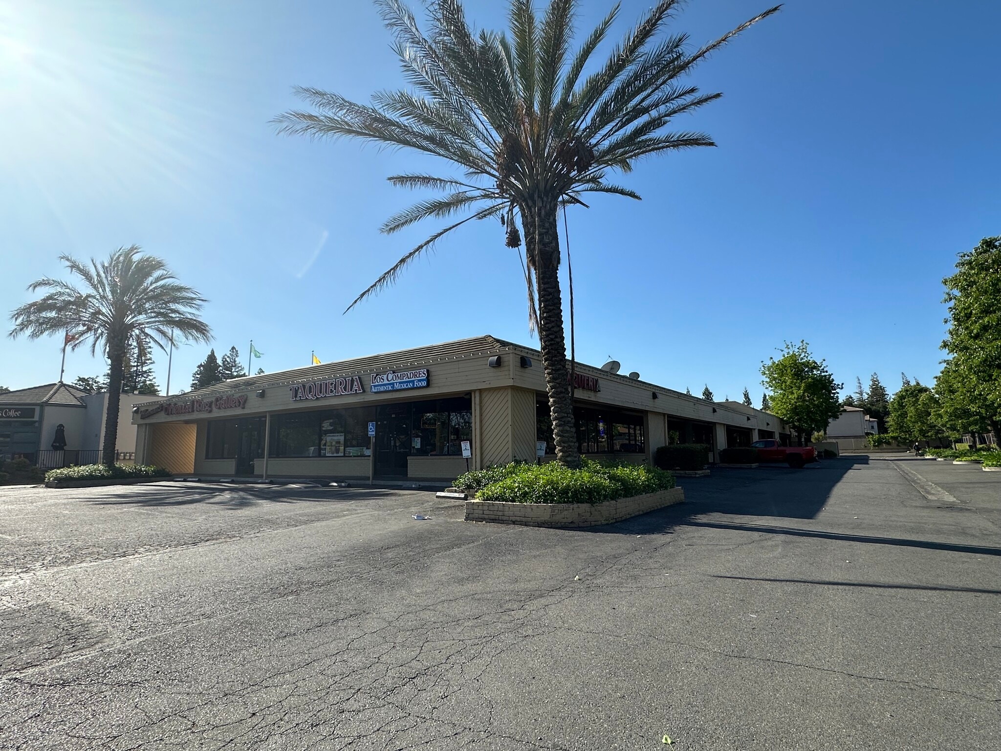 2550 Fair Oaks Blvd, Sacramento, CA to rent Building Photo- Image 1 of 9