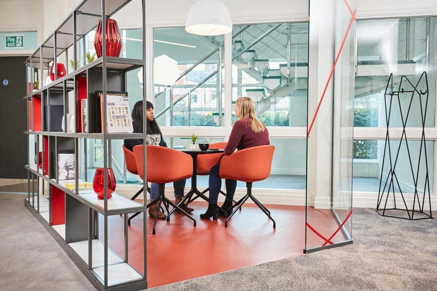 Pencroft Way, Manchester to rent - Building Photo - Image 3 of 9