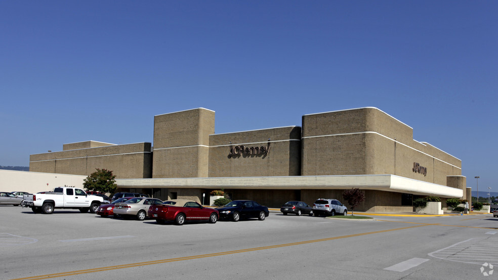 301 Northgate Mall Dr, Hixson, TN for sale - Primary Photo - Image 1 of 1