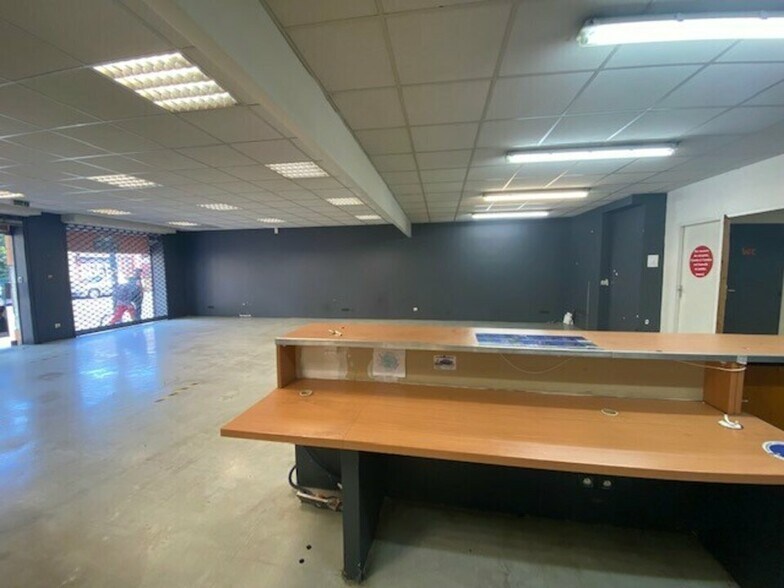 Retail in Toulouse to rent - Building Photo - Image 2 of 8