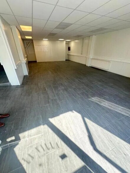 Light Industrial in Argenteuil to rent - Interior Photo - Image 3 of 22