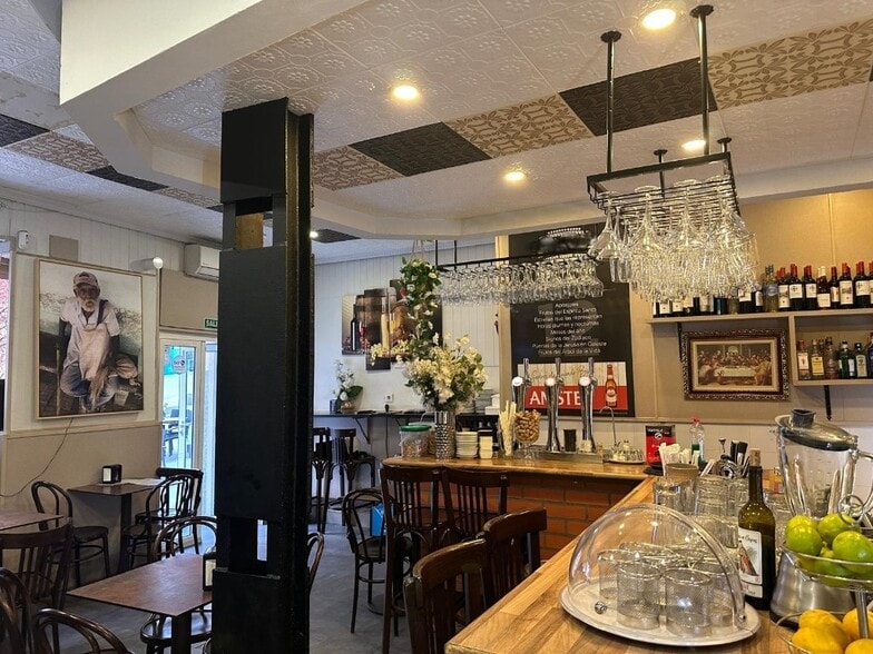 Retail in Madrid, Madrid to rent - Building Photo - Image 1 of 1