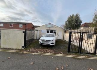 5 Hanover Close, Christchurch for sale - Building Photo - Image 3 of 9