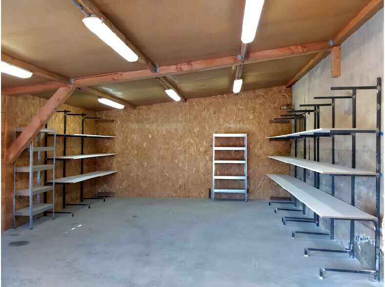 Light Industrial in La Farlède to rent - Interior Photo - Image 2 of 13