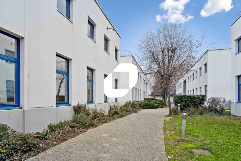 Office in Villeurbanne to rent Building Photo- Image 1 of 13